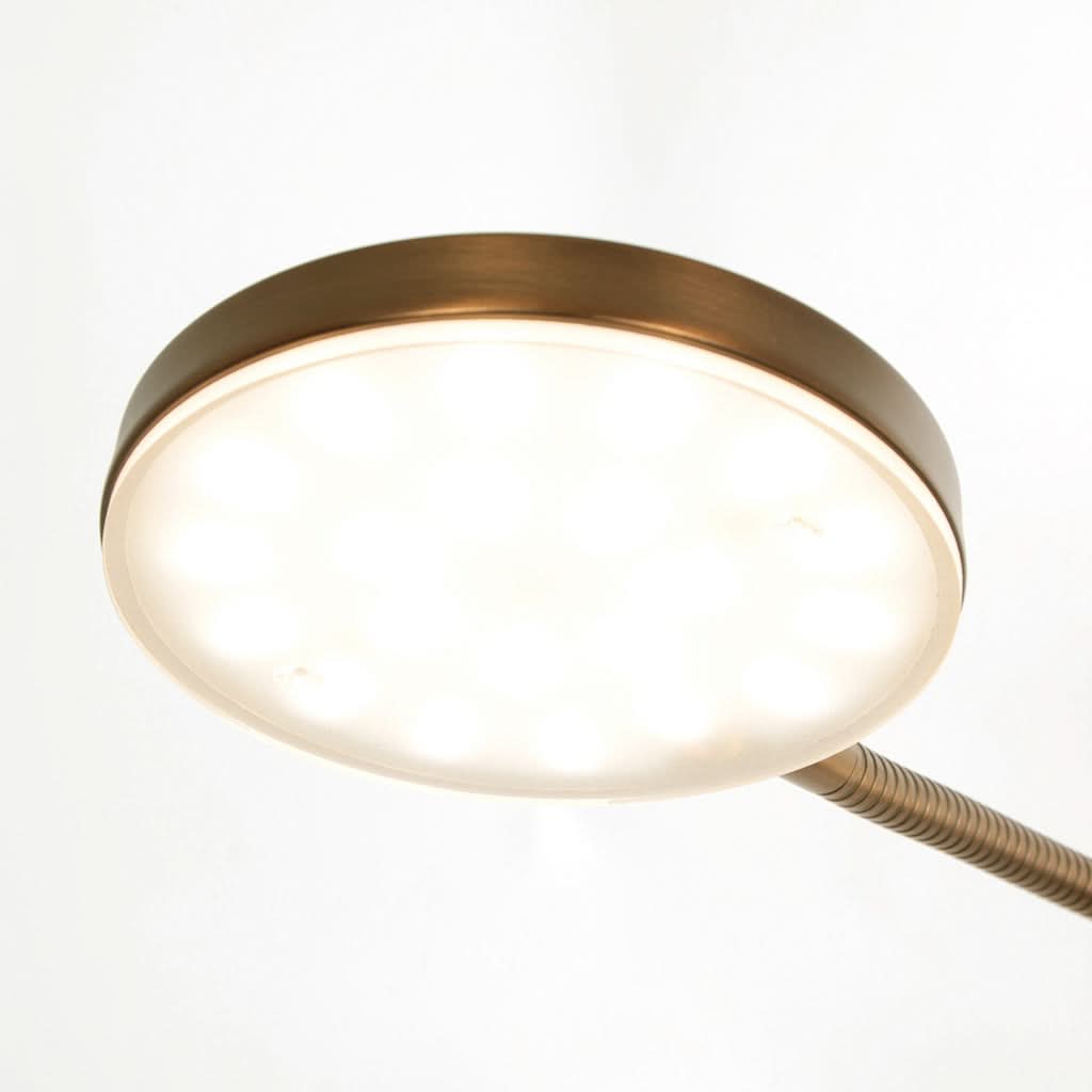 Détail du diffuseur allumé, disque blanc lumineux sous le cerclage doré