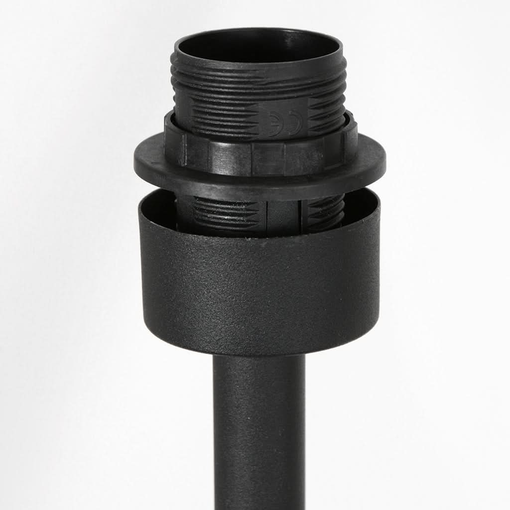 Détail de la douille noire en plastique avec filetage pour ampoule à visser, sur fond blanc.