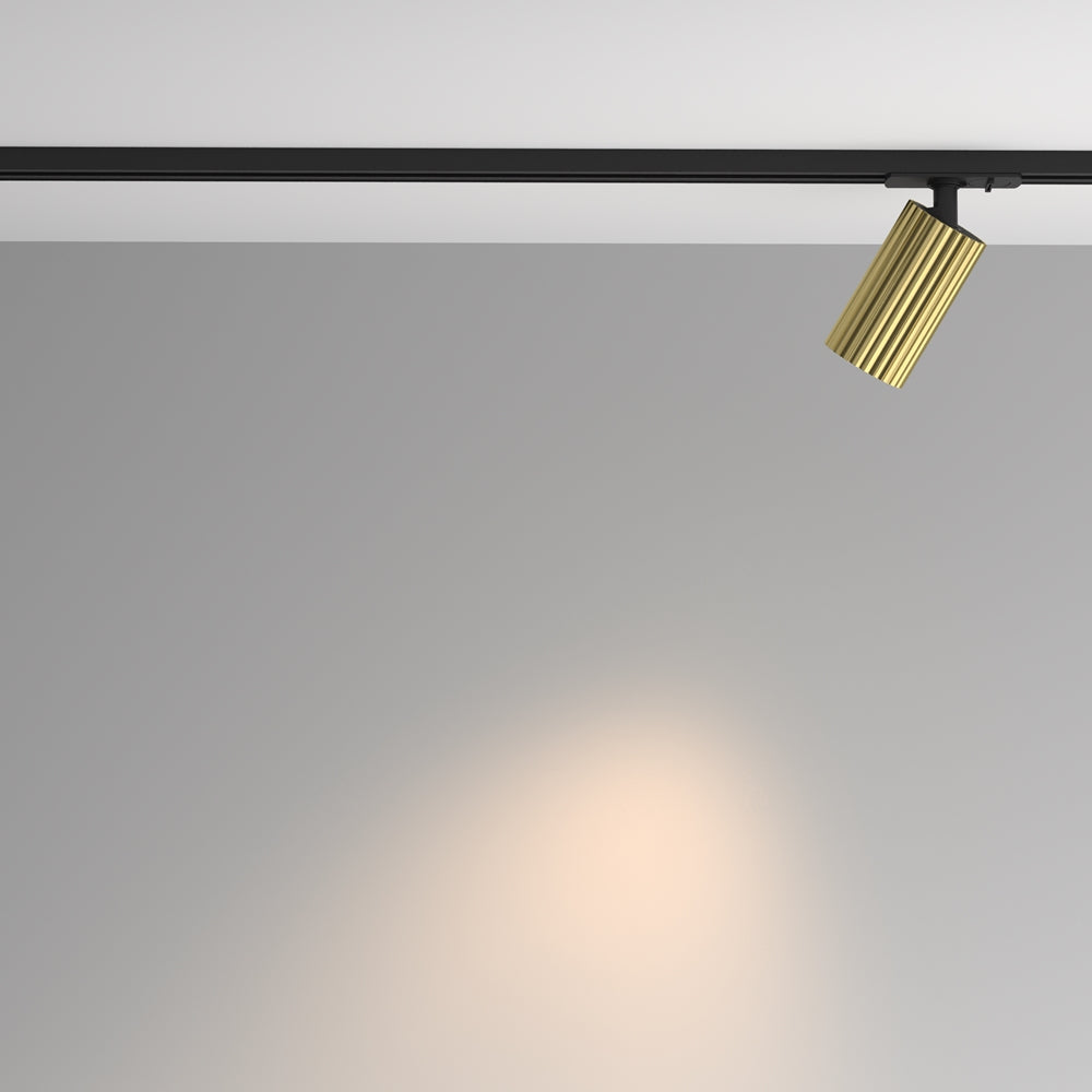 Mise en ambiance montrant le faisceau lumineux projeté sur un mur