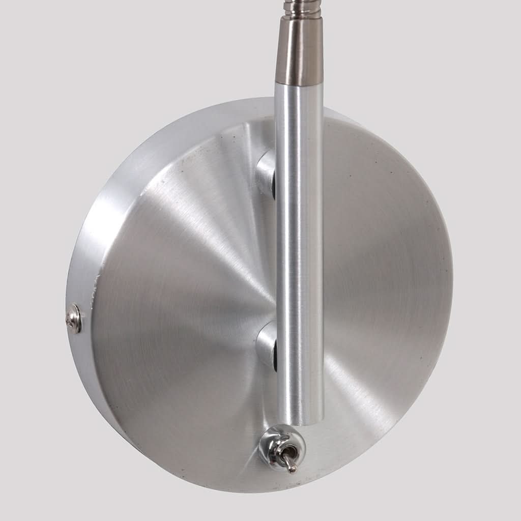 Détail de la platine et de la tête GU10 de l'applique murale liseuse Natasja en acier – Designix.fr