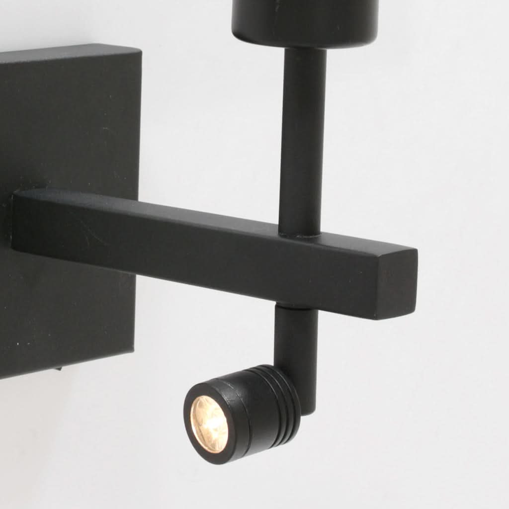 Détail du bras métallique noir et du spot orientable avec LED intégrée.