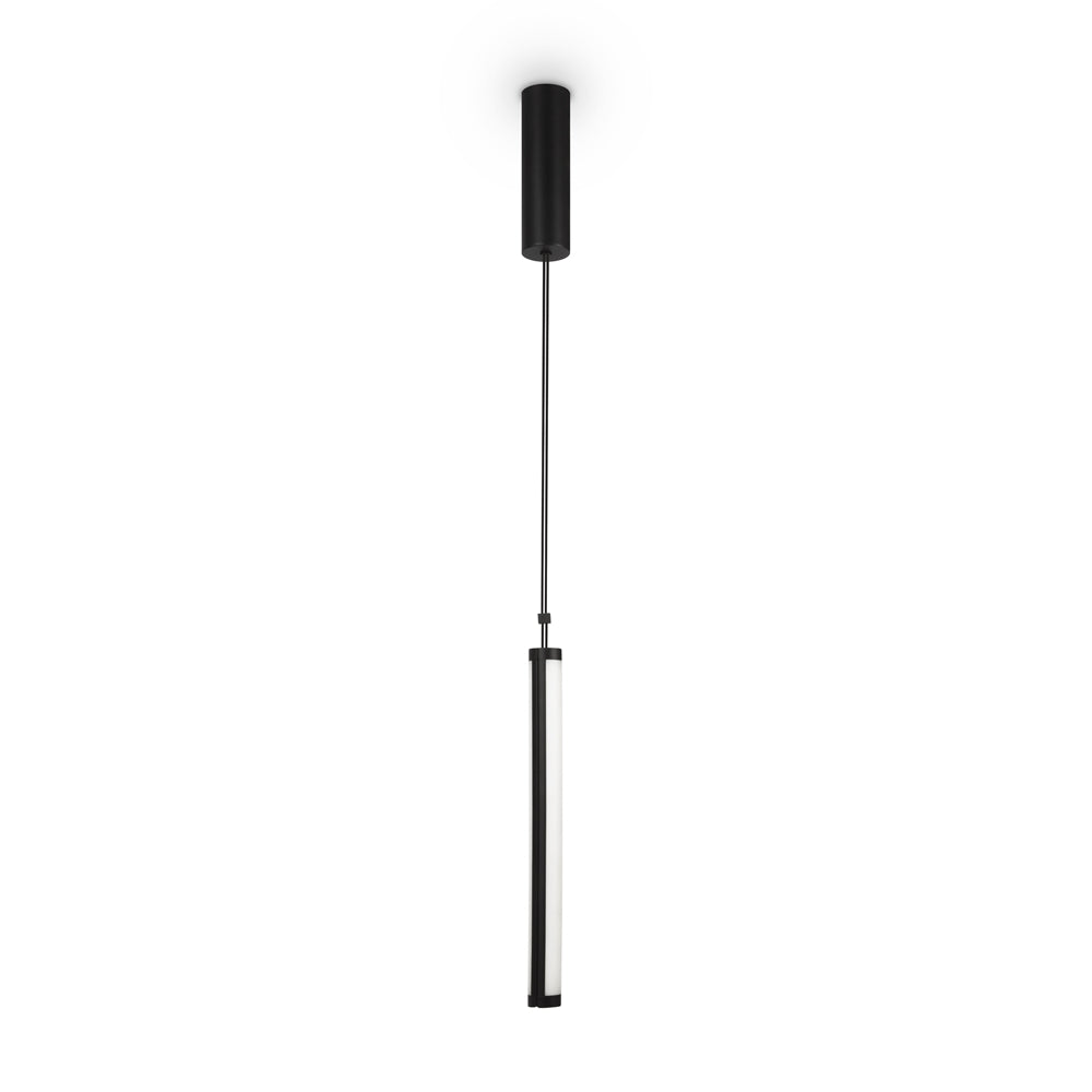 Vue verticale du luminaire, tube noir allumé pendant sous un plafonnier cylindrique