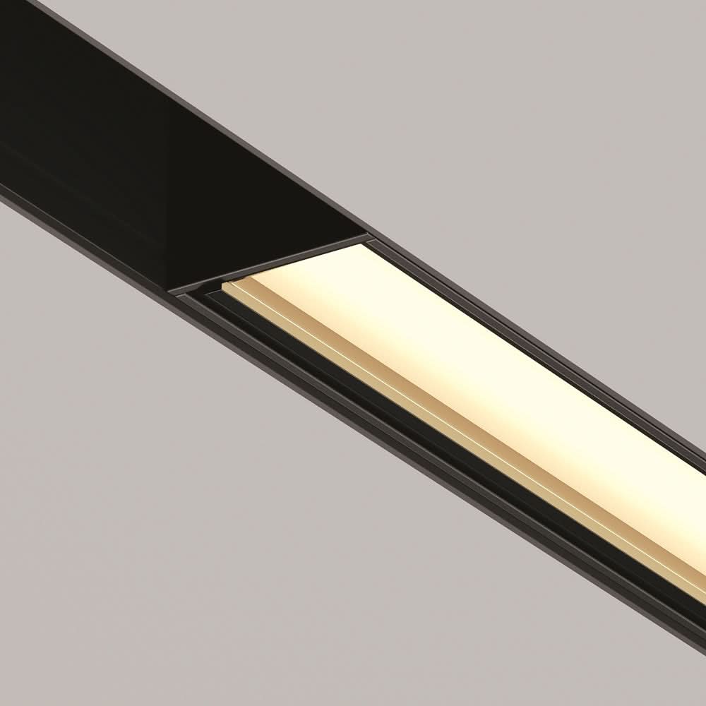 Détail serré de la lentille lumineuse et du bord noir biseauté