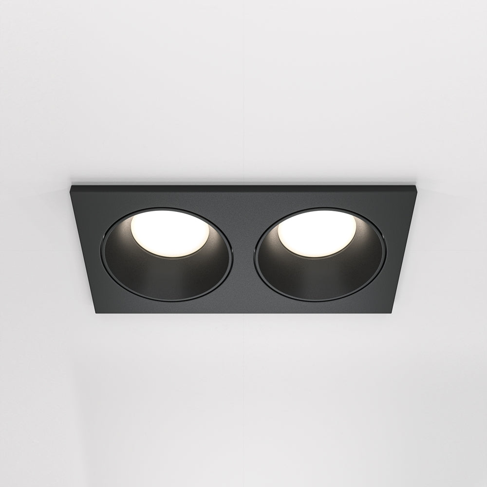Spot double encastré rectangulaire noir avec deux optiques rondes éclairées