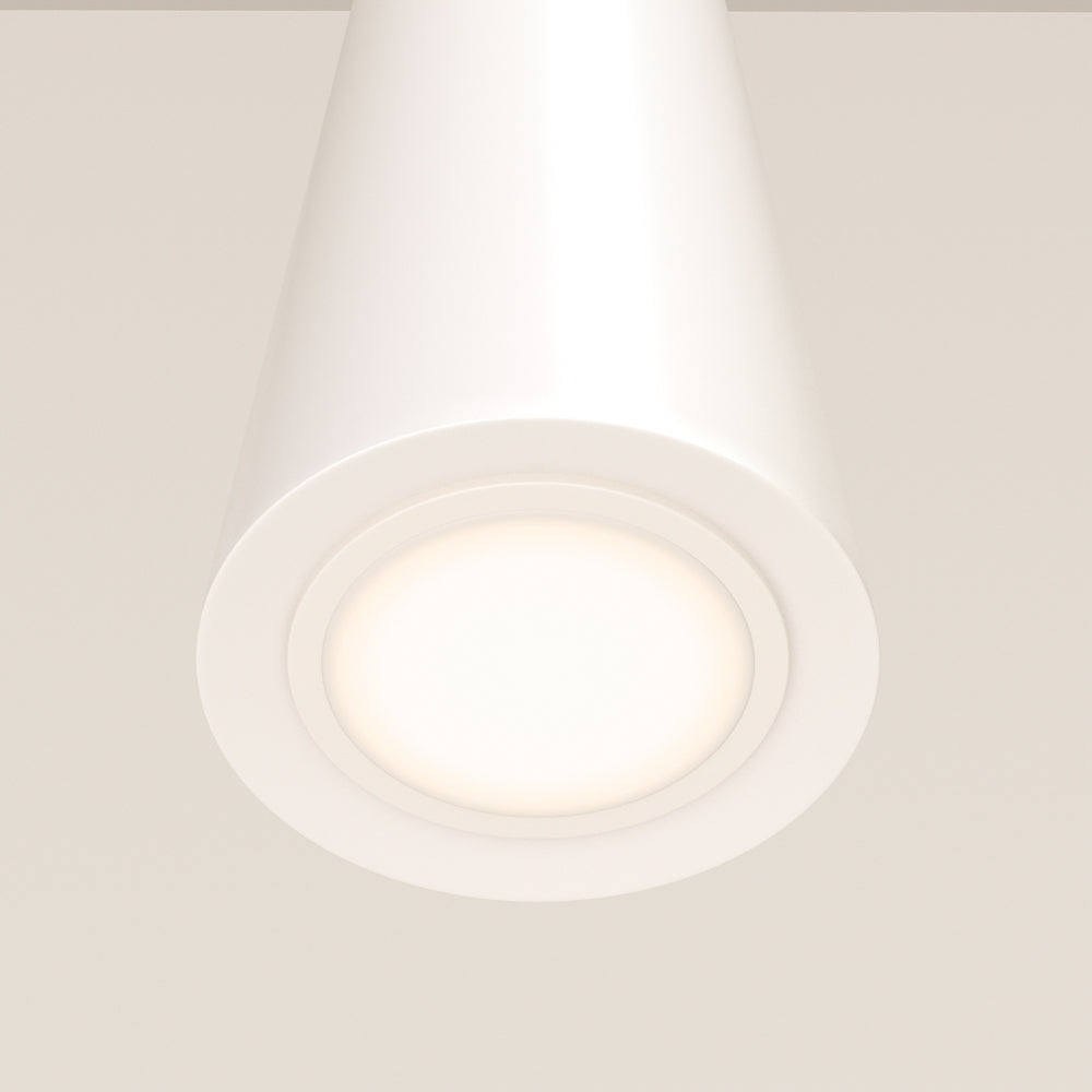 Vue rapprochée du bas du luminaire et de son halo lumineux chaud