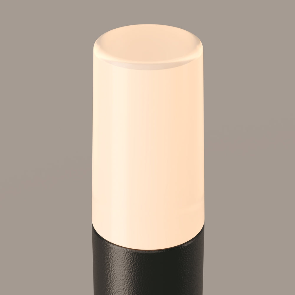 Vue rapprochée de la tête lumineuse cylindrique éclairée d'une lumière chaude