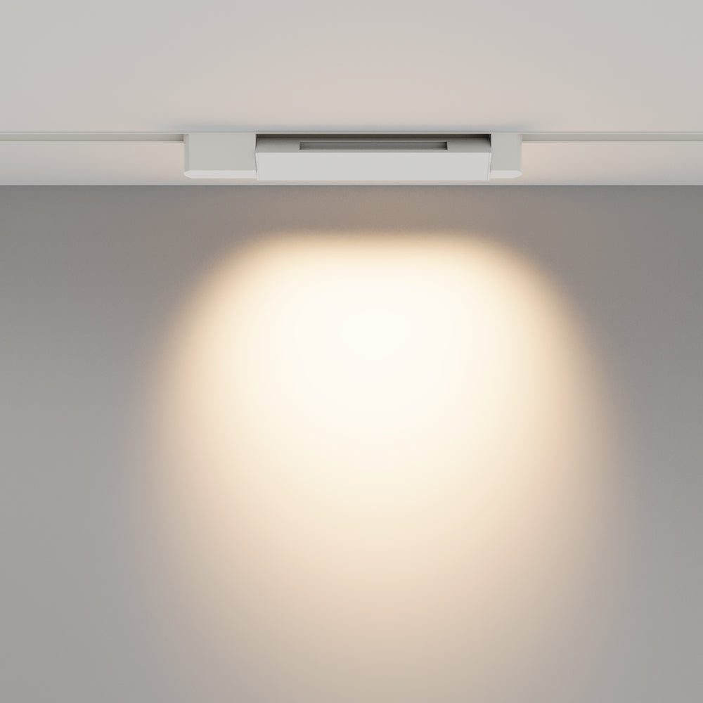 Vue de face montrant le faisceau lumineux chaud projeté sur le mur