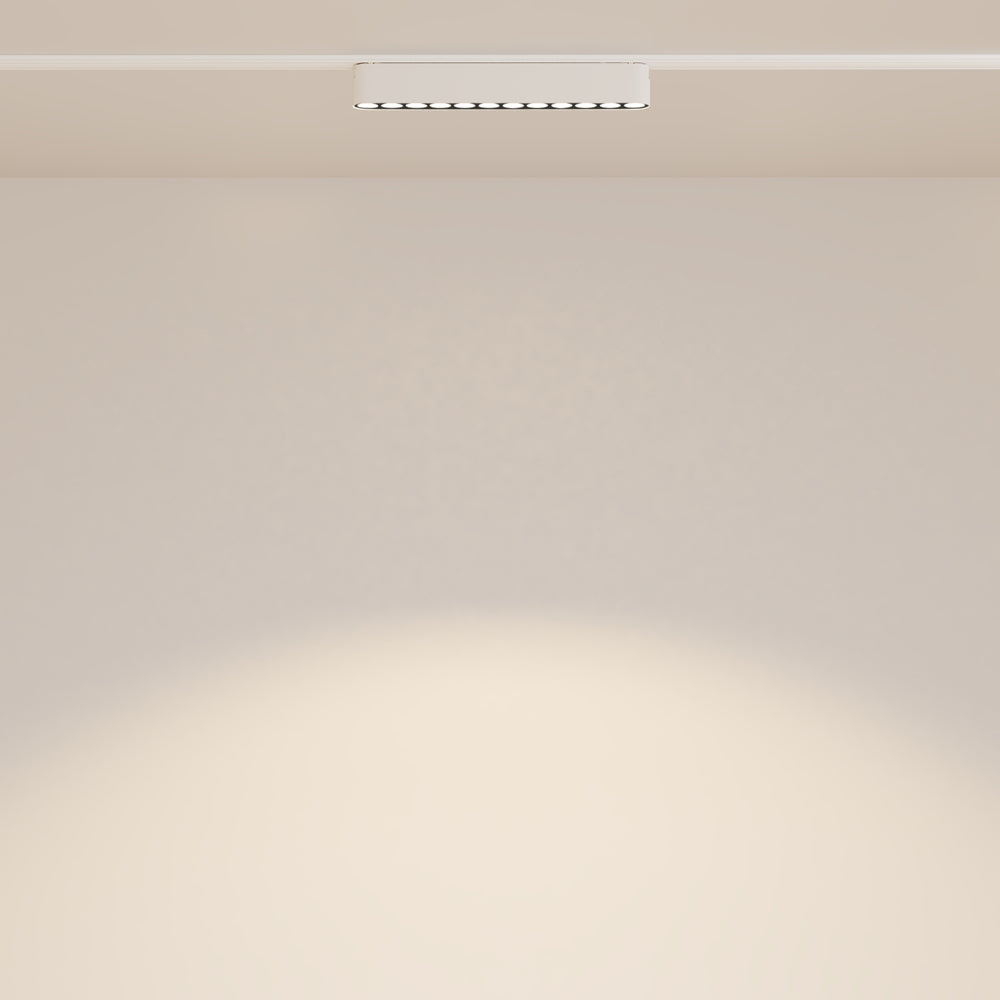 Vue frontale du rail blanc au plafond avec halo lumineux diffus