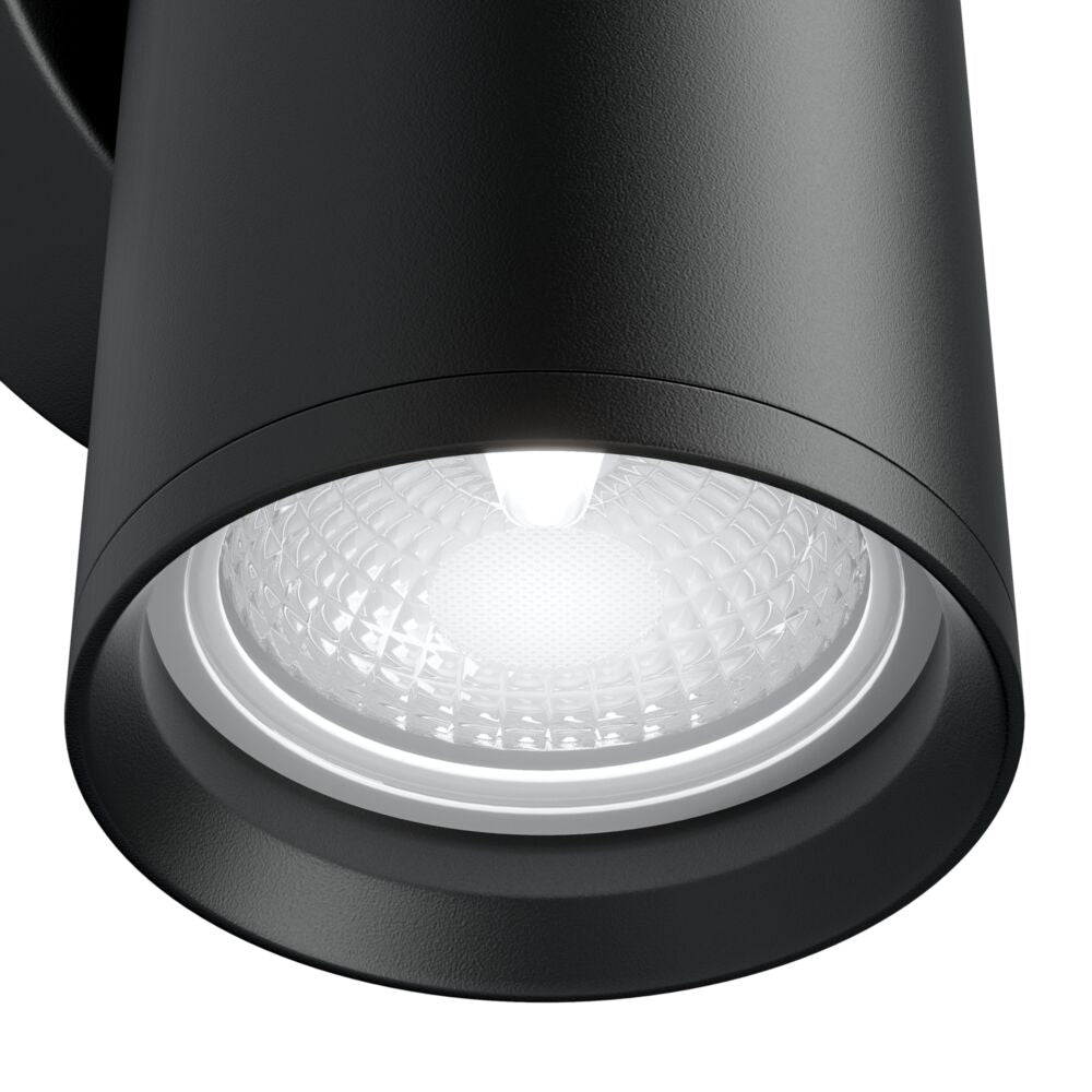 Gros plan sur la lentille striée et le module LED en partie basse du cylindre noir