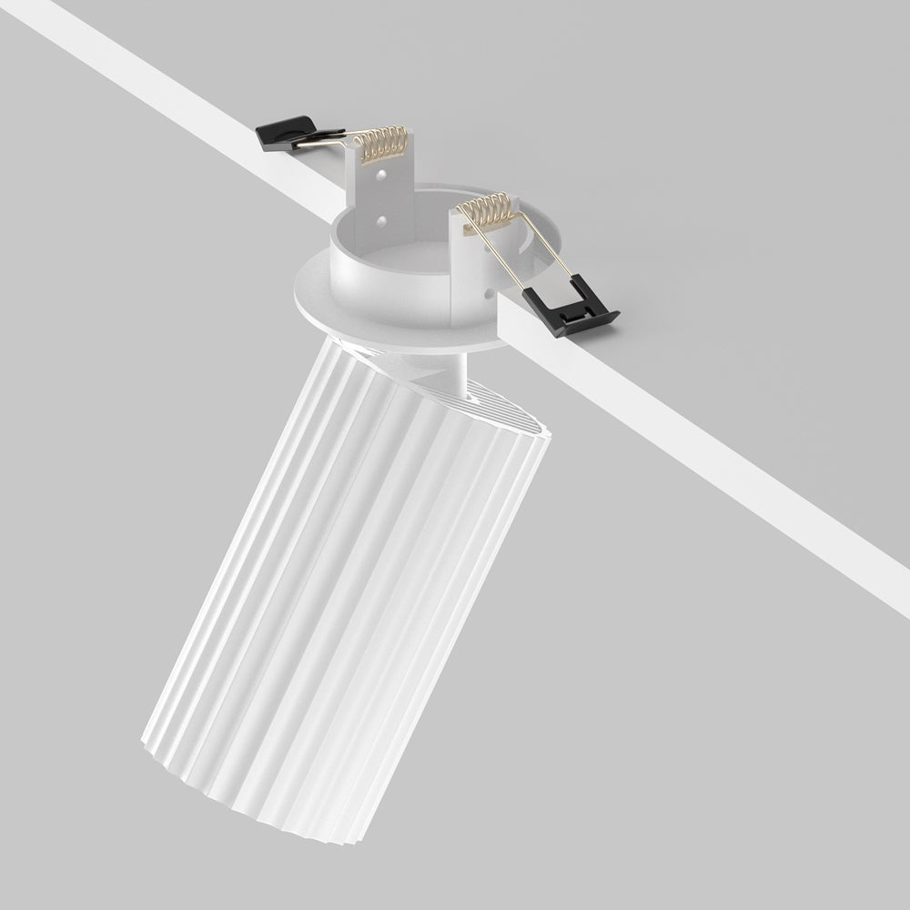 Détail du système de fixation à ressorts et clips pour installation au plafond
