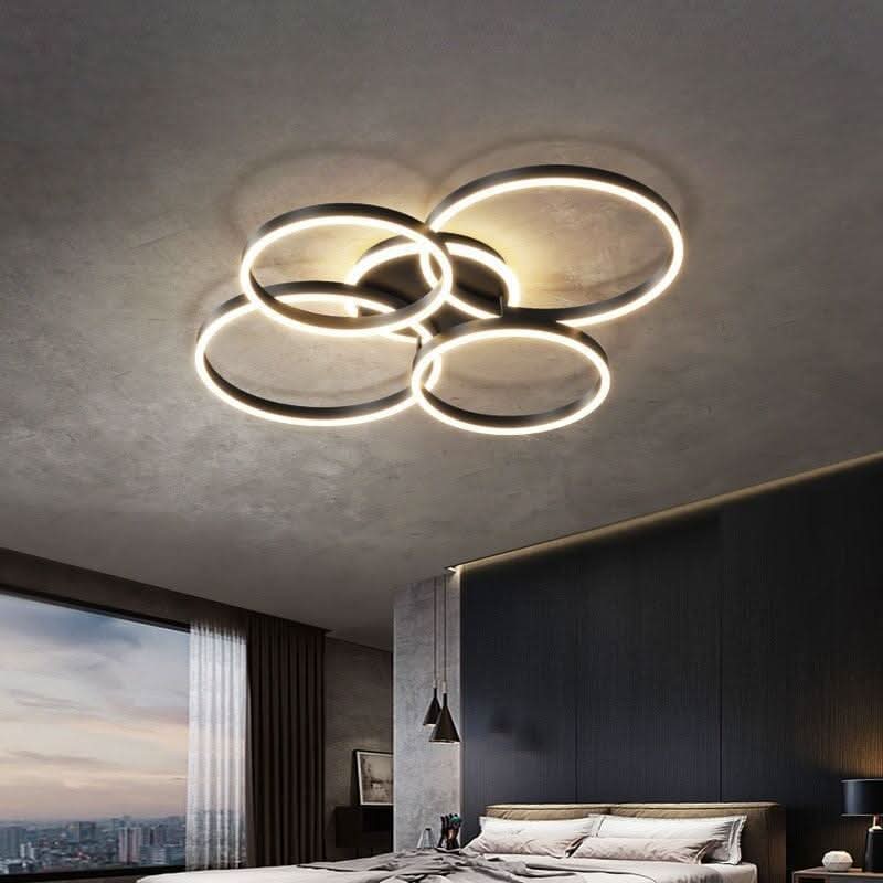 Vue plongeante du luminaire allumé au-dessus d'un lit en chambre moderne