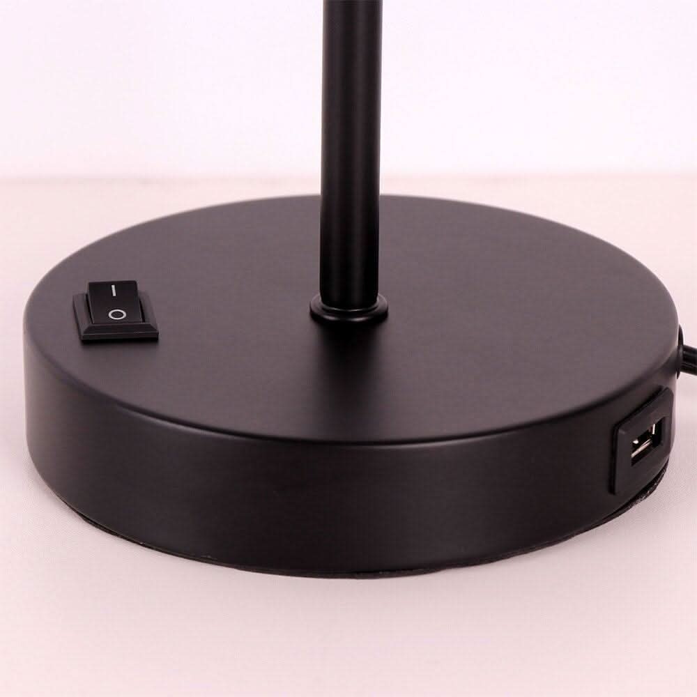 Détail de la base ronde noire avec interrupteur et port USB latéral